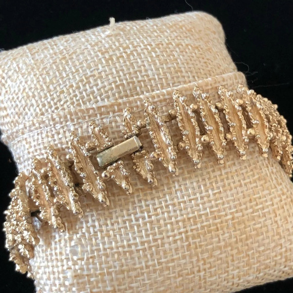 Vtg Avon Gold Tone Spiked Link Bracelet 7” Fashion - Picture 3 of 6